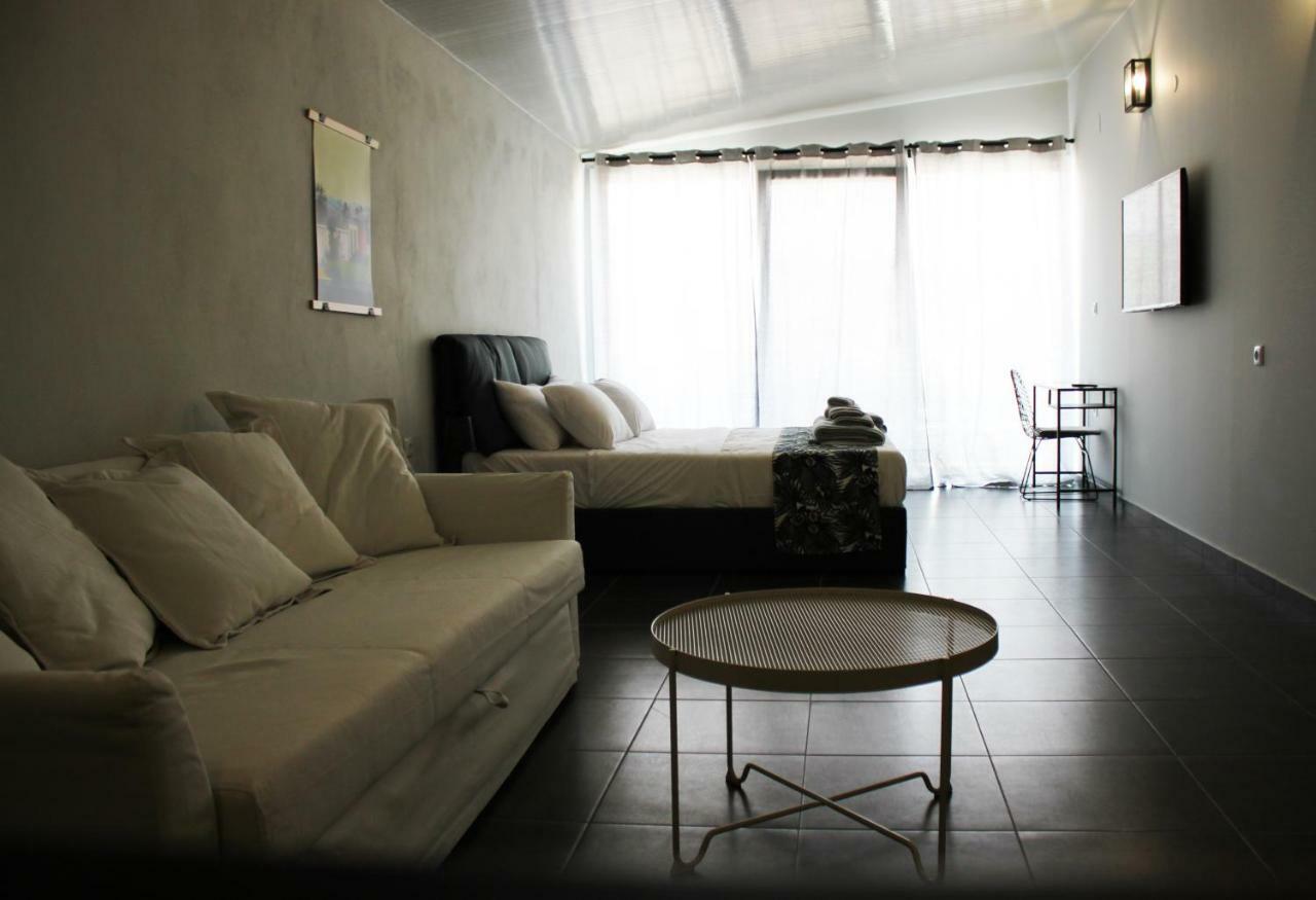 Glykanisos Suites Néa Péramos Exterior foto